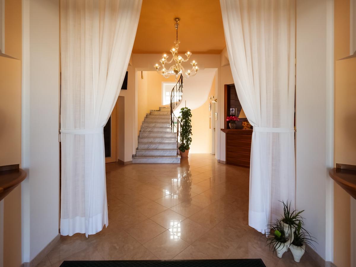 Hotel De La Ville Senigallia Buitenkant foto