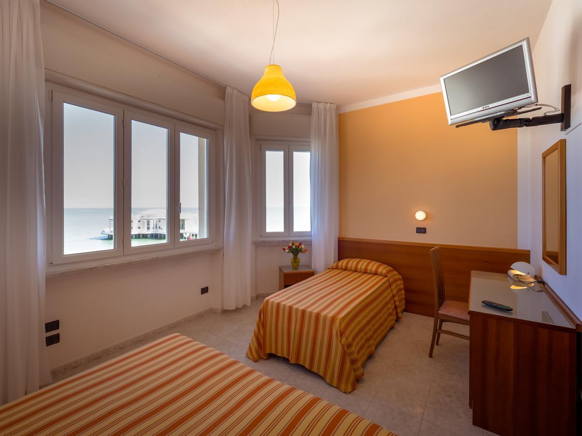 Hotel De La Ville Senigallia Buitenkant foto