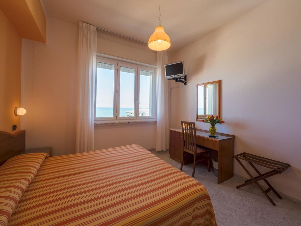 Hotel De La Ville Senigallia Buitenkant foto