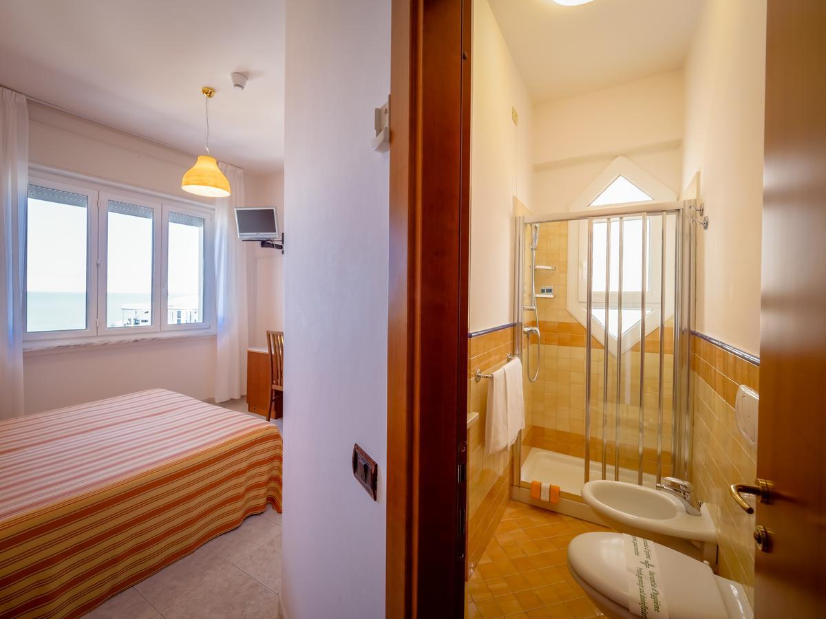 Hotel De La Ville Senigallia Buitenkant foto