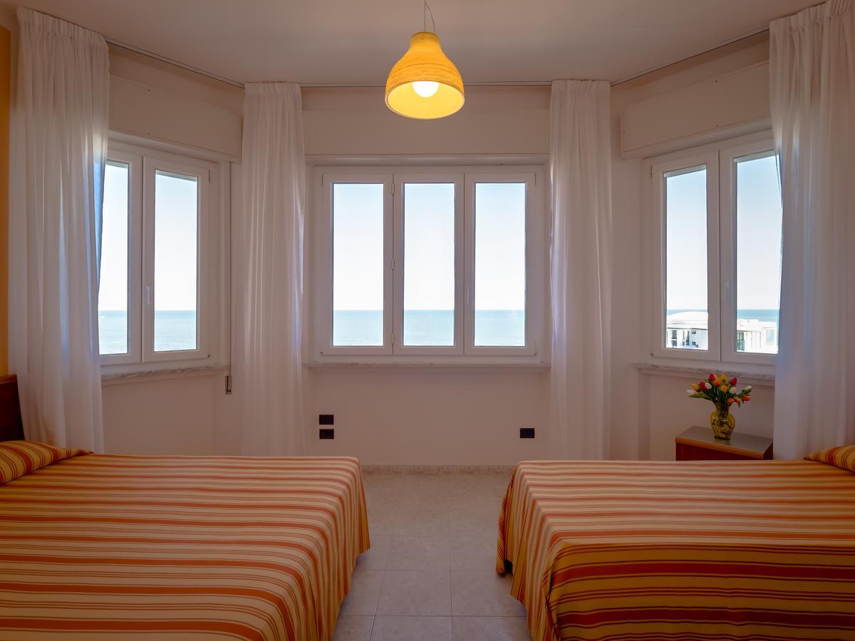 Hotel De La Ville Senigallia Buitenkant foto