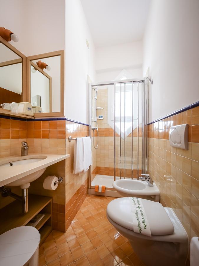 Hotel De La Ville Senigallia Buitenkant foto