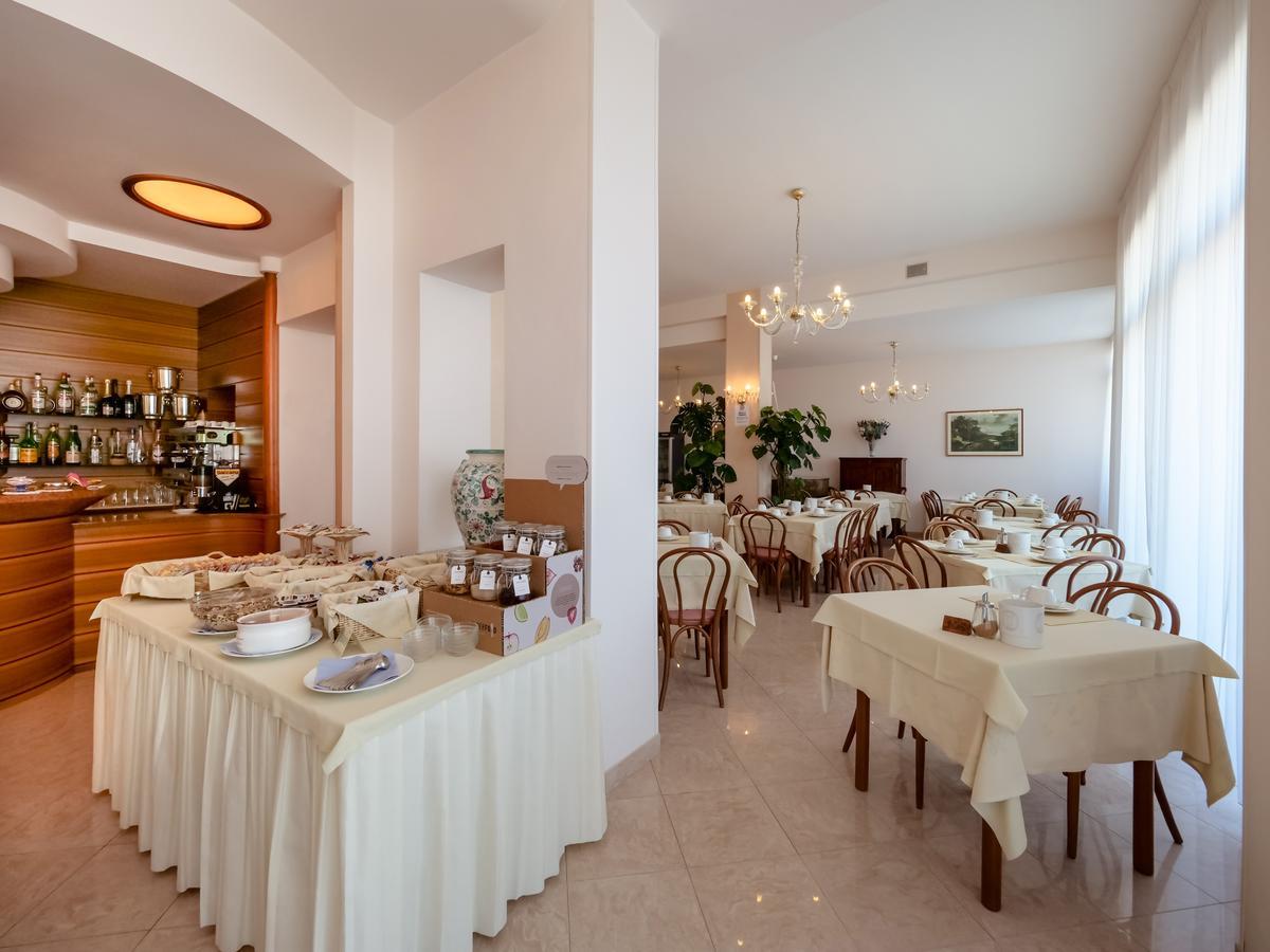 Hotel De La Ville Senigallia Buitenkant foto